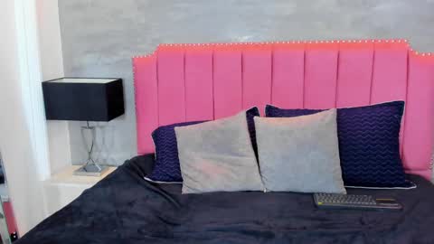 alaia_colins online show from September 24, 2025, 4:05 am