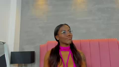 alaia_colins online show from November 14, 2025, 3:49 am