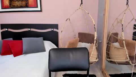     online show from November 12, 2025, 7:13 pm