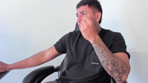 Snapshot of alan_muscle chatting on January 15, 2025, 6:54 am Alan online show from January 15, 2025, 6:54 am