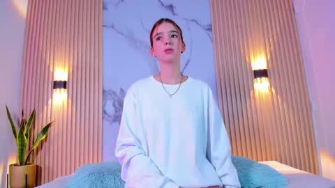 A L A N A  online show from September 10, 2025, 11:43 am