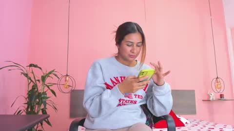 Snapshot of alana_suares chatting on February 15, 2025, 1:21 am Alana online show from February 15, 2025, 1:21 am