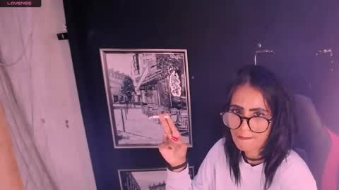 alanadelray online show from November 1, 2025, 8:27 am