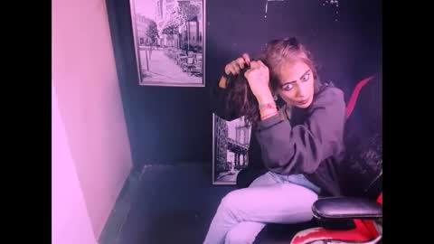 alanadelray online show from December 3, 2025, 8:12 am