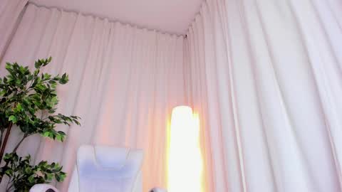 Snapshot of alanakimura_ chatting on February 15, 2025, 5:28 pm Alana silvana online show from February 15, 2025, 5:28 pm