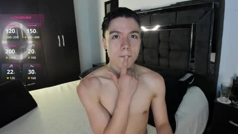 alanblack1 online show from November 18, 2025, 10:25 pm