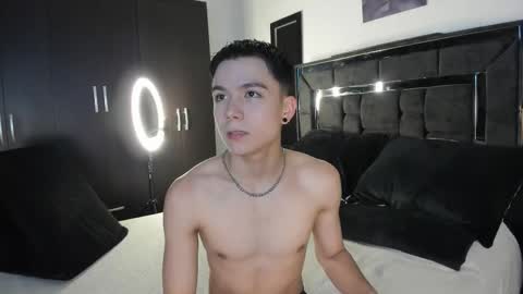 alanblack1 online show from November 19, 2025, 9:59 pm