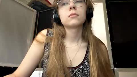 Snapshot of alanehadaller chatting on November 22, 2025, 8:57 am Stella online show from November 22, 2025, 8:57 am