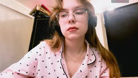 Snapshot of alanehadaller chatting on November 24, 2025, 1:00 pm Stella online show from November 24, 2025, 1:00 pm