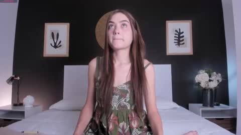 Alanna Cute Russell online show from November 2, 2025, 6:54 pm