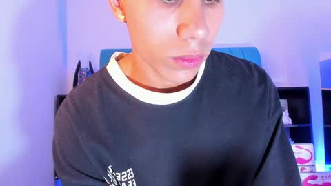 Snapshot of alannaughty_ chatting on December 18, 2024, 9:18 pm alannaughty_ online show from December 18, 2024, 9:18 pm