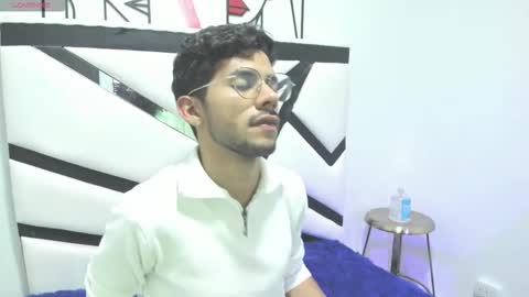 Snapshot of alanvilla_lobo chatting on October 21, 2025, 9:37 pm alanvilla_lobo online show from October 21, 2025, 9:37 pm