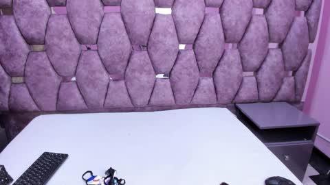 Snapshot of alasmith_ chatting on October 2, 2025, 2:18 am AlaSmith online show from October 2, 2025, 2:18 am