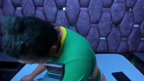 Snapshot of alasmith_ chatting on November 25, 2025, 2:22 am AlaSmith online show from November 25, 2025, 2:22 am