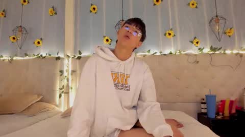 Snapshot of ale_aurarashi chatting on October 30, 2025, 3:52 am ale_aurarashi online show from October 30, 2025, 3:52 am