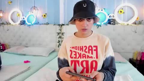 Snapshot of ale_aurarashi chatting on November 19, 2025, 2:55 am ale_aurarashi online show from November 19, 2025, 2:55 am