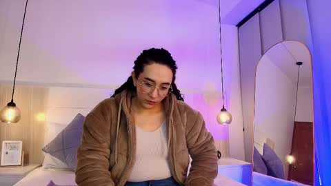 Snapshot of alehia_cute chatting on October 12, 2025, 2:05 pm Alehia Cute online show from October 12, 2025, 2:05 pm