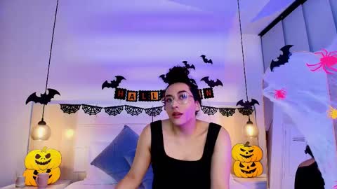 Snapshot of alehia_cute chatting on November 1, 2025, 10:12 pm Alehia Cute online show from November 1, 2025, 10:12 pm