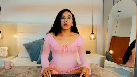 Snapshot of alehia_cute chatting on December 2, 2025, 12:05 am Alehia Cute online show from December 2, 2025, 12:05 am