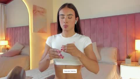 Snapshot of aleja_arango chatting on March 5, 2025, 4:35 pm Alejandra Arango online show from March 5, 2025, 4:35 pm