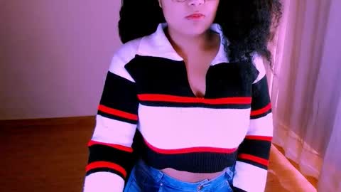 Snapshot of alejandra_conde chatting on October 19, 2025, 1:34 pm Alejandra online show from October 19, 2025, 1:34 pm