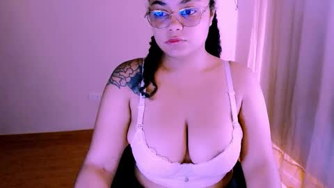Snapshot of alejandra_conde chatting on October 30, 2025, 4:19 pm Alejandra online show from October 30, 2025, 4:19 pm