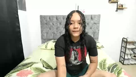 alejandra_evanss online show from December 17, 2025, 3:01 am