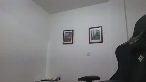 alejandroo_7 online show from December 21, 2024, 1:04 am