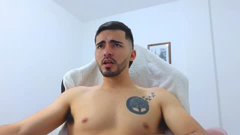 alejandroo_7 online show from December 31, 2024, 10:12 pm