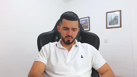 alejandroo_7 online show from March 3, 2025, 8:43 pm