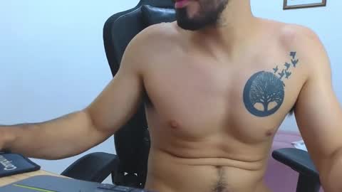 alejandroo_7 online show from March 10, 2025, 11:16 pm