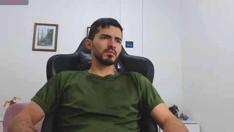 alejandroo_7 online show from September 13, 2025, 3:56 pm