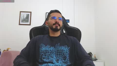 alejandroo_7 online show from October 24, 2025, 4:25 pm