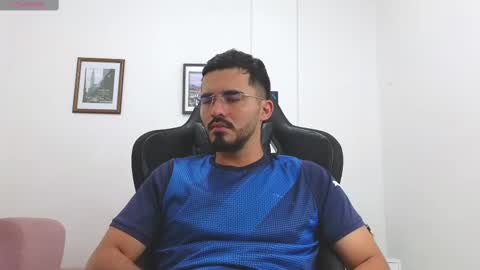 alejandroo_7 online show from November 13, 2025, 7:13 pm