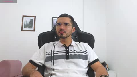 alejandroo_7 online show from December 4, 2025, 3:10 pm