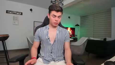 Snapshot of alejoo_twink chatting on March 1, 2025, 5:20 am ONLYFANS Alejoo twink online show from March 1, 2025, 5:20 am