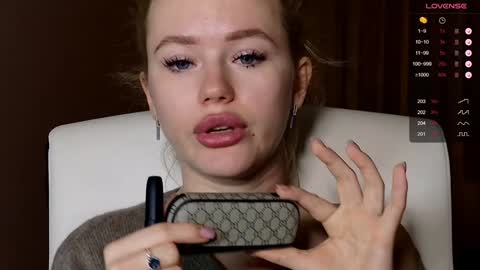 Lexi online show from December 20, 2024, 5:04 am