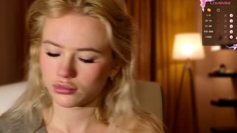 Lexi online show from December 23, 2024, 4:44 am