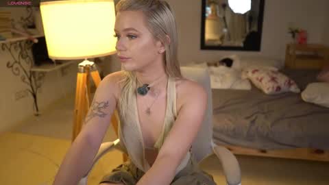 Lexi online show from November 4, 2025, 4:00 am