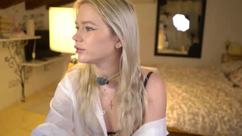 Lexi online show from November 20, 2025, 4:23 am