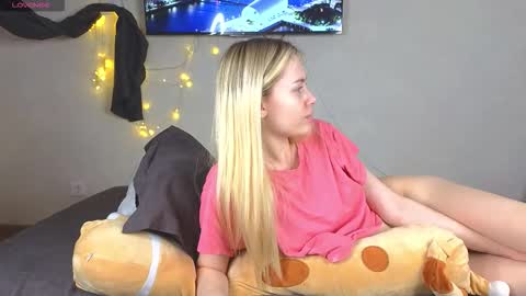 Snapshot of alena_hot_sex chatting on November 25, 2025, 5:13 pm Alena online show from November 25, 2025, 5:13 pm