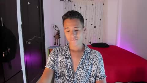 Snapshot of alessandro_wizard chatting on January 22, 2025, 9:10 pm Alessandro online show from January 22, 2025, 9:10 pm