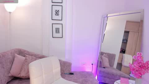 Snapshot of alessia_yorks chatting on October 14, 2025, 12:50 pm alessia_yorks online show from October 14, 2025, 12:50 pm