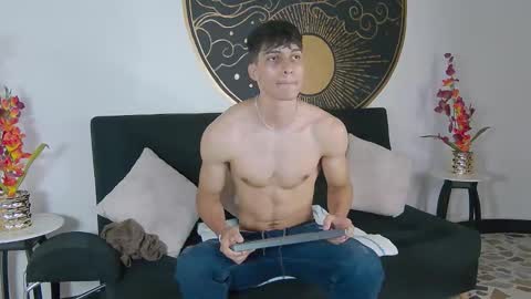 Snapshot of alessiovitale chatting on November 11, 2025, 12:05 pm Alessio online show from November 11, 2025, 12:05 pm