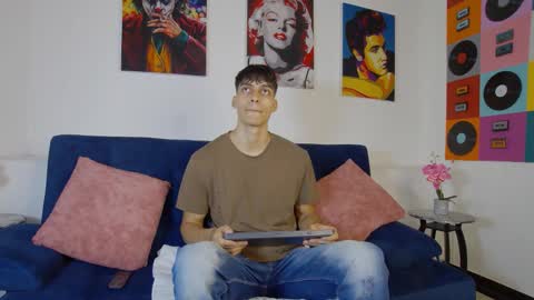 Snapshot of alessiovitale chatting on November 19, 2025, 12:16 pm Alessio online show from November 19, 2025, 12:16 pm