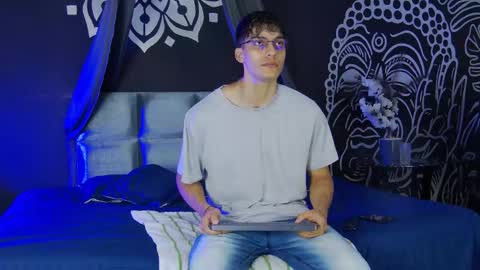 Snapshot of alessiovitale chatting on December 17, 2025, 12:11 pm Alessio online show from December 17, 2025, 12:11 pm