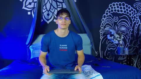 Snapshot of alessiovitale chatting on December 18, 2025, 12:00 pm Alessio online show from December 18, 2025, 12:00 pm