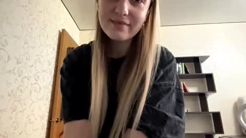 Snapshot of alethapalmerino chatting on December 15, 2025, 6:39 am April online show from December 15, 2025, 6:39 am