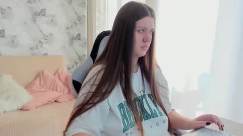 Aletta Oushen online show from October 16, 2025, 9:43 am