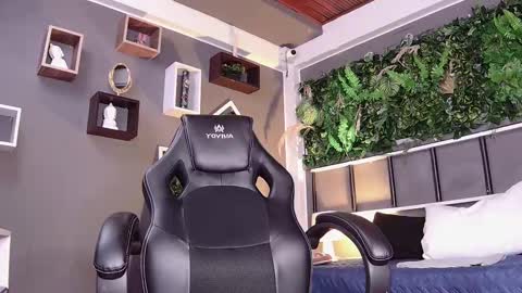 Snapshot of alex__montesco chatting on March 4, 2025, 12:01 pm Alex online show from March 4, 2025, 12:01 pm